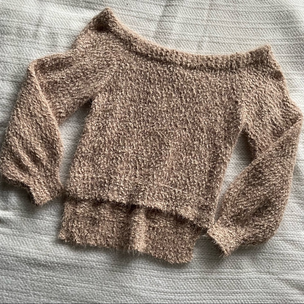 Off shoulder sweater - Picture 7 of 8
